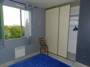 3 makuuhuonetta, silitysrauta/-lauta, ilmainen Wi-Fi, vuodevaatteet