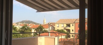 Upea uusi T3-asunto Sanaryn sydÀmessÀ, 100 metrin pÀÀssÀ satamasta, 2 minuuttia jalka,