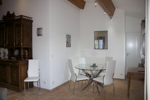 Dining - Superb new T3 apartment in the heart of Sanary, 100m from the port, 2 minutes on foot,  (Sanary-Sur-Mer)