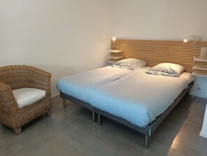 1 chambre, fer et planche à repasser, accès au Wi-Fi (inclus)