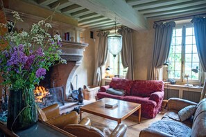 Fireplace, DVD player, table football, ping pong