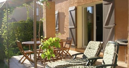 Haus Flirt mit pisc Nähe Provence Střemy für 4-5 Personen