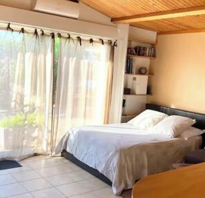 1 habitación, tabla de planchar con plancha, wifi gratis y ropa de cama 