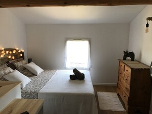 5 quartos, ferros/tábuas de passar roupa, Wi-Fi, roupa de cama