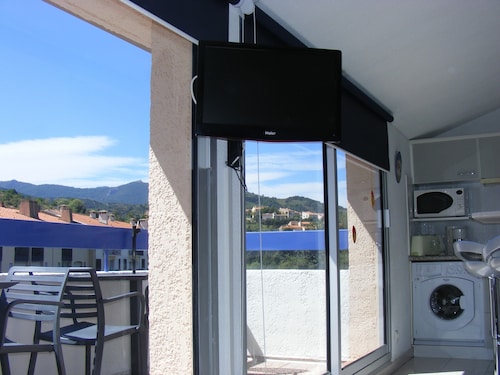 Collioure apartment with parking space 80 m from the beach