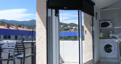 Collioure apartment with parking space 80 m from the beach