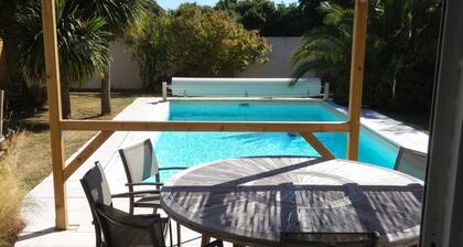 Maison sur terrain clos avec piscine chauffée;location du samedi au samedi