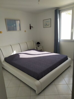 3 chambres, fer et planche à repasser, lit parapluie, Wi-Fi gratuit