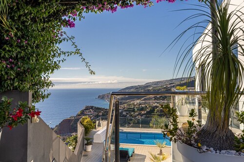 House on the island of flowers between sky and sea. EXCEPTIONAL views
