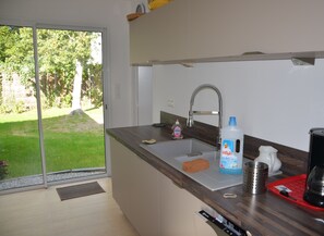Frigorifero, microonde, forno, piano cottura