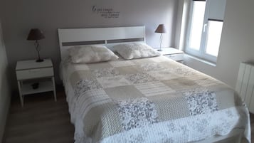 2 bedrooms, iron/ironing board, WiFi