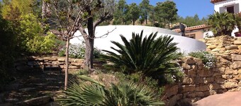 Gite in luxury house with air conditioning, private heated pool, housekeeping included.