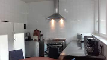 Frigorífic, microones, forn i placa de cuina