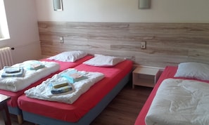 9 slaapkamers, een strijkplank/strijkijzer, reisbedje, gratis wifi