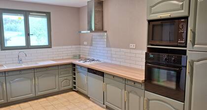 Talo uima-altaalla 3000 M² aidatulla maalla Mauzac Périgordissa