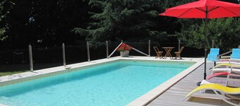 Hus med swimmingpool på 3000 m² indhegnet jord i Mauzac Périgord