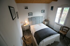 2 sovrum, strykjärn/strykbräda, resesäng och sängkläder