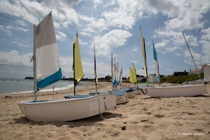 Plage à proximité, chaises longues