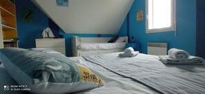 4 chambres, bureau, fer et planche à repasser, lit parapluie