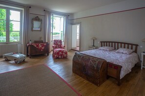 7 camere, una scrivania, ferro/asse da stiro, culla da viaggio