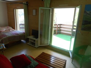 1 غرفة نوم ومكواة/لوح كي وخدمة الإنترنت