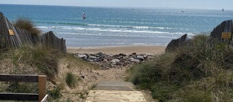 Detached single storey house near the beach