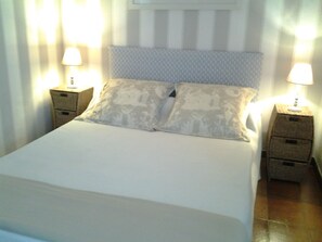 3 bedrooms, iron/ironing board, travel cot, free WiFi - Charming villa close to the beach with 3 air-conditioned bedrooms. (La Londe-Les-Maures)