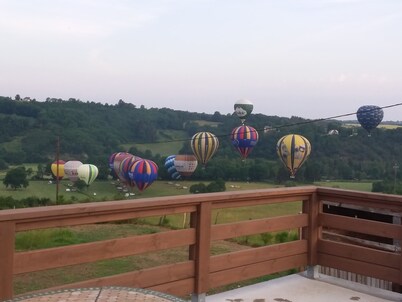 10 minutes from Vulcania, nature gite with terrace overlooking valley