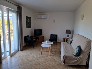 TV, books - Center Corse, T2 Moltifao (Moltifao)