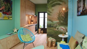 A room with a kitchen, a dining area, and a mural. - atypical design studio, 2 terraces (Paris)