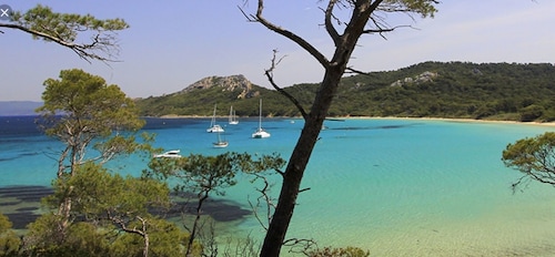 Hyères (83400) - Presqu'ile de Giens - La Badine beach - Air-conditioned studio.-Wireless