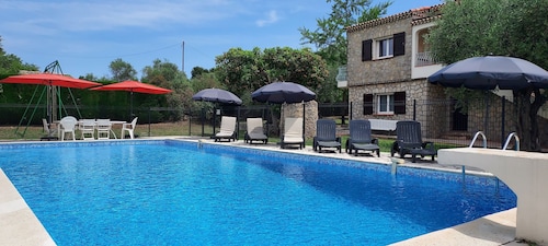Beautiful Provencal Stone Villa with Large Pool and Pool House
