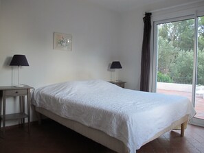 3 bedrooms, iron/ironing board, travel cot, free WiFi