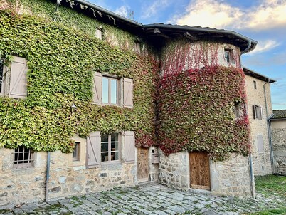 Charming 17th century residence, Calm, Livradois Forez Natural Park, Olliergues