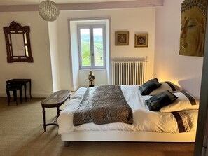 5 chambres, fer et planche à repasser, Wi-Fi gratuit