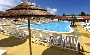 Piscine couverte, piscine extérieure