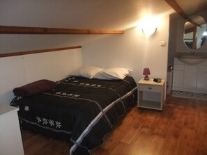 3 間睡房、熨斗/熨衫板、Wi-Fi