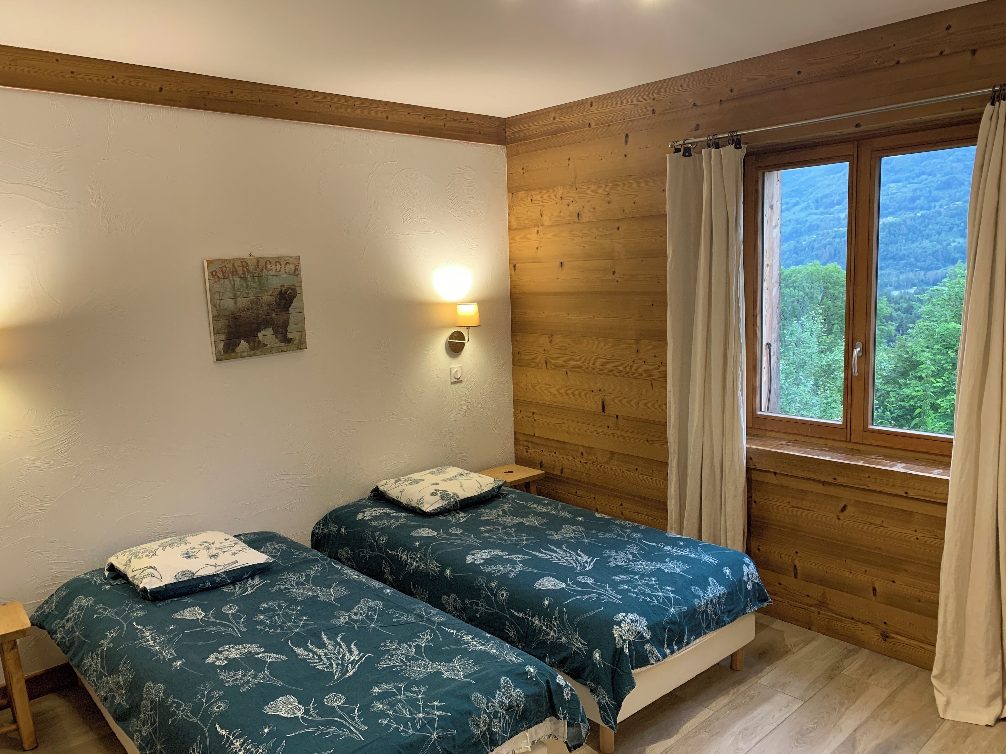 7 Schlafzimmer, Schreibtisch, Bügeleisen/Bügelbrett, Reisekinderbett