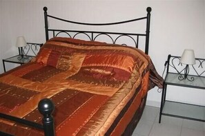 3 bedrooms, iron/ironing board, travel cot, free WiFi