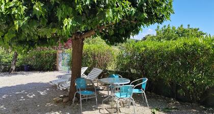 VILLA PROVENCALE INDEPENDANTE PROCHE DU MONT VENTOUX