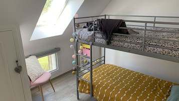 3 chambres, fer et planche à repasser, Wi-Fi, draps fournis