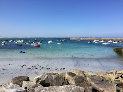 Wake up sea view, in the heart of Porsguen, 3 bedrooms, fireplace, enclosed garden