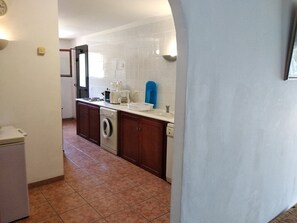 Sèche-cheveux, savon, papier toilette