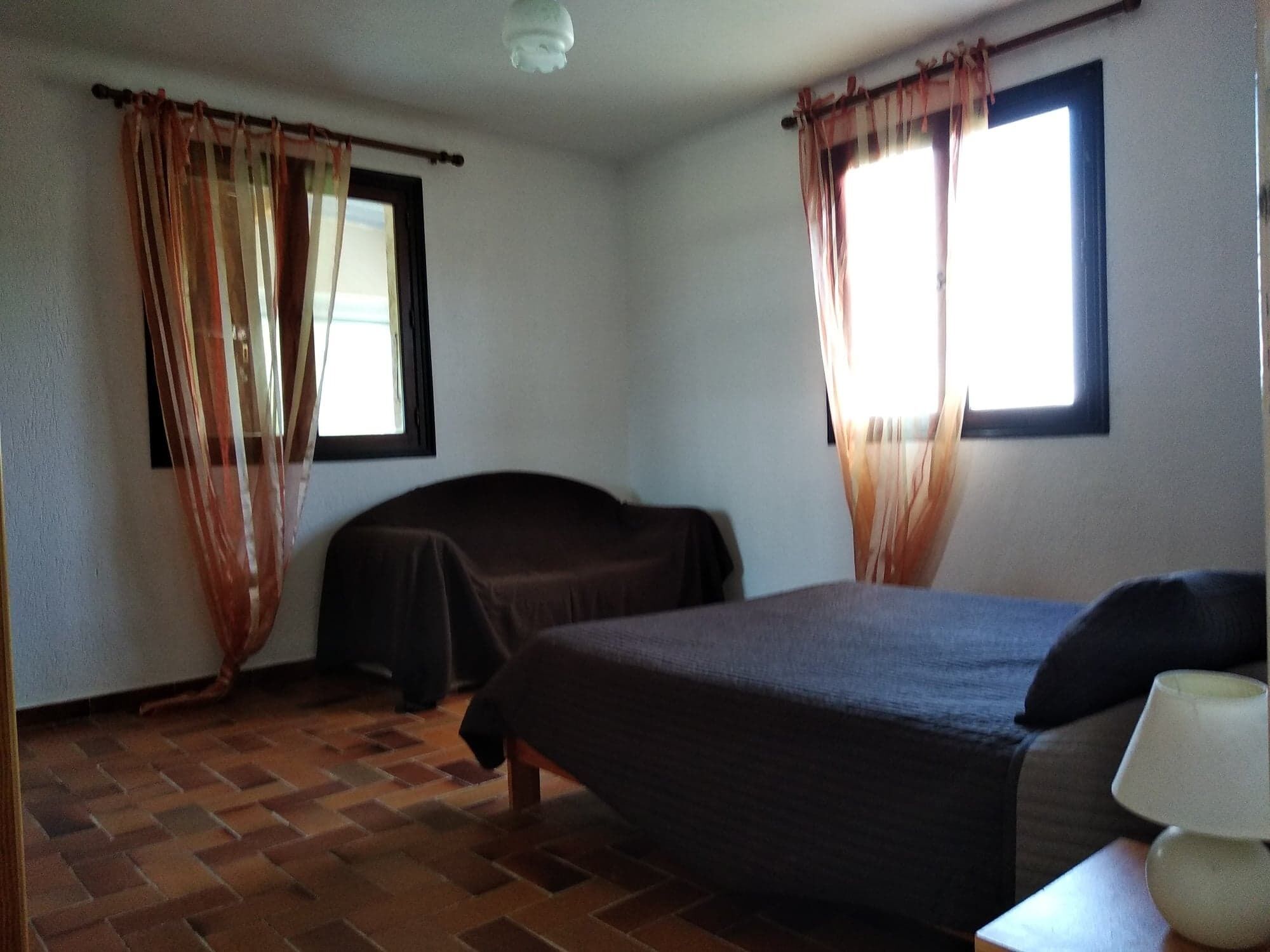 4 chambres, fer et planche à repasser, lit parapluie, Wi-Fi gratuit