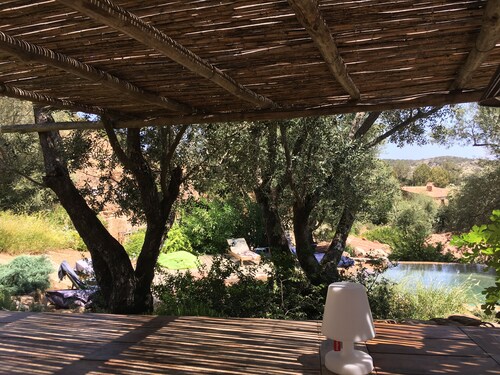 Quiet sheepfold near Palombaggia beach with private pool.