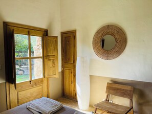 2 chambres, fer et planche Ă repasser, Wi-Fi gratuit, draps fournis