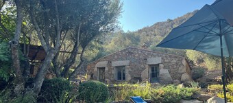 Quiet sheepfold near Palombaggia beach with private pool.