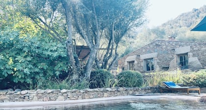 Porto-Vecchio,bergerie au calme proche plage de Palombaggia avec piscine privée.