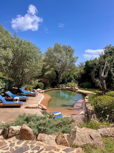 Bergerie au calme proche plage de Palombaggia avec piscine privée.