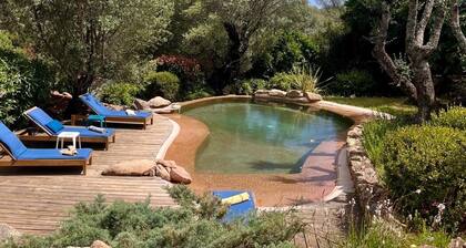 Bergerie au calme proche plage de Palombaggia avec piscine privée.